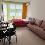 Ξενοδοχείο με διαμερίσματα Krasi In Perla Complex Πομόριε